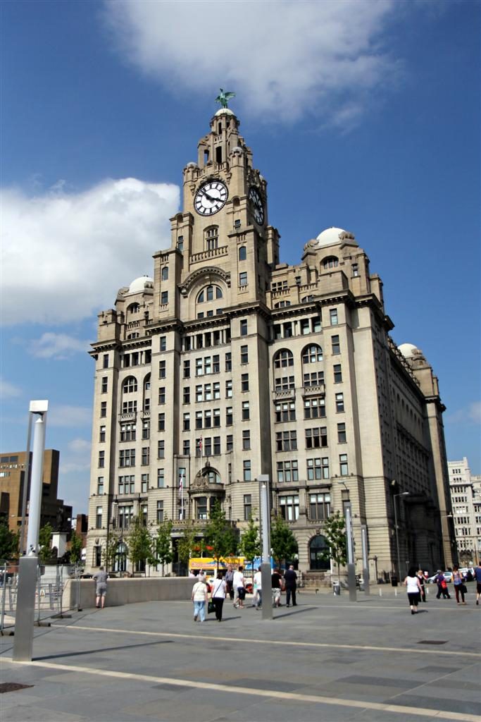 Le Royal Liver Building au Pier Head, ses deux tours d'horloge surmontées des Liver Birds